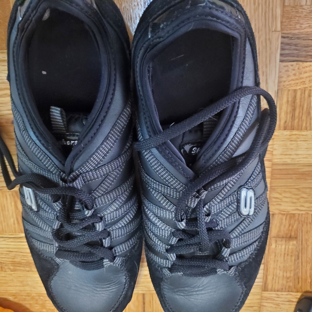 Sketchers black suede casual